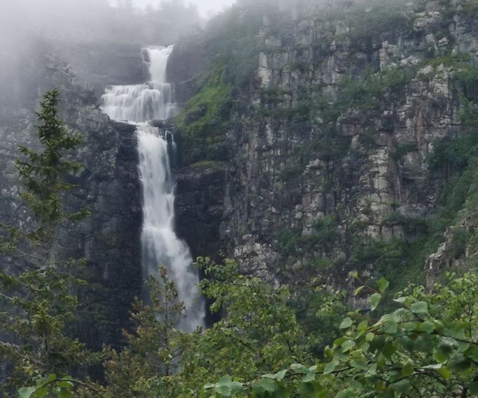 Guidad tur till Sveriges högsta vattenfall Njupeskär